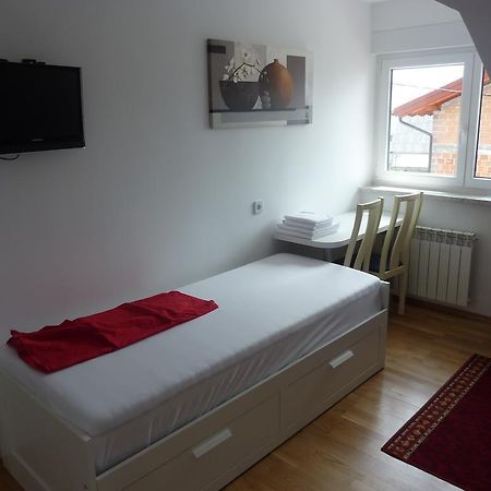 Rooms & Apartment Mira G. Postojna Exterior foto