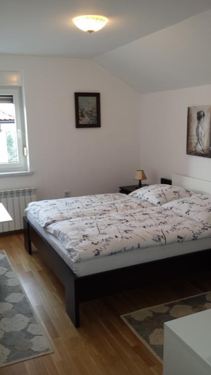 Rooms & Apartment Mira G. Postojna Habitación foto