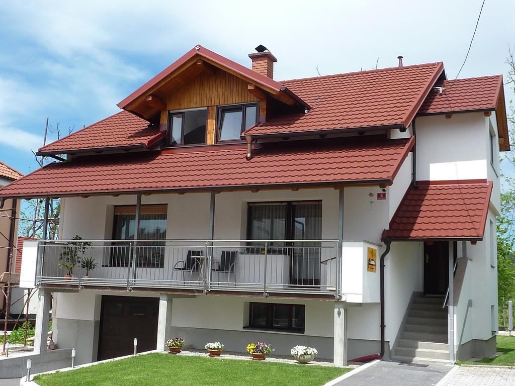 Rooms & Apartment Mira G. Postojna Exterior foto