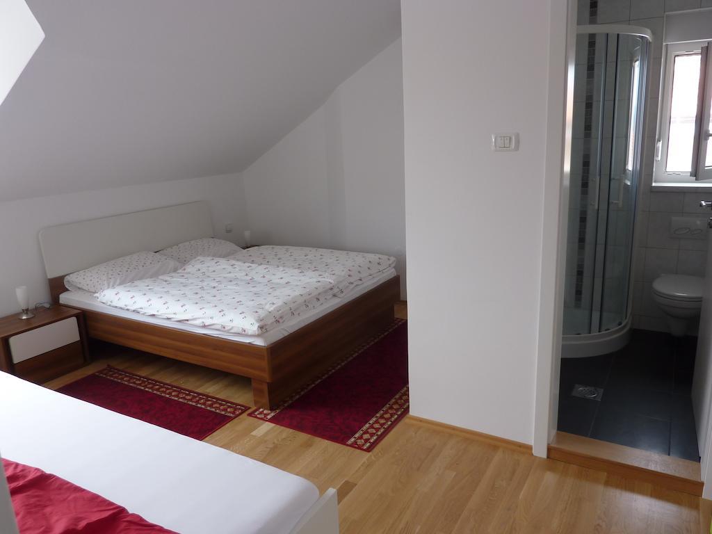 Rooms & Apartment Mira G. Postojna Habitación foto