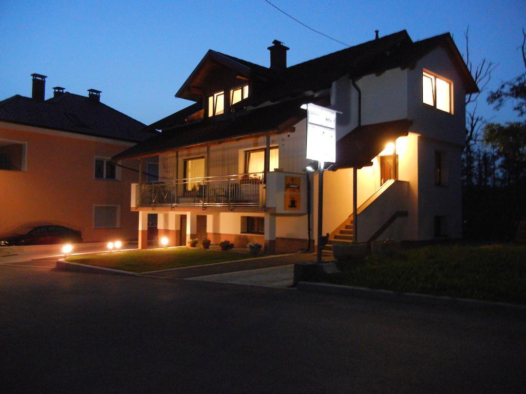 Rooms & Apartment Mira G. Postojna Exterior foto