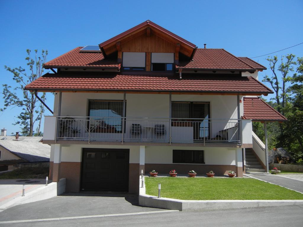 Rooms & Apartment Mira G. Postojna Exterior foto